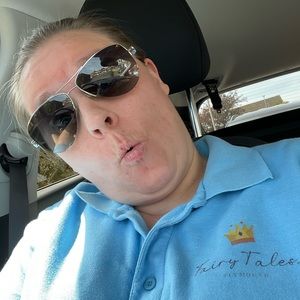 Meet your Posher, Lara